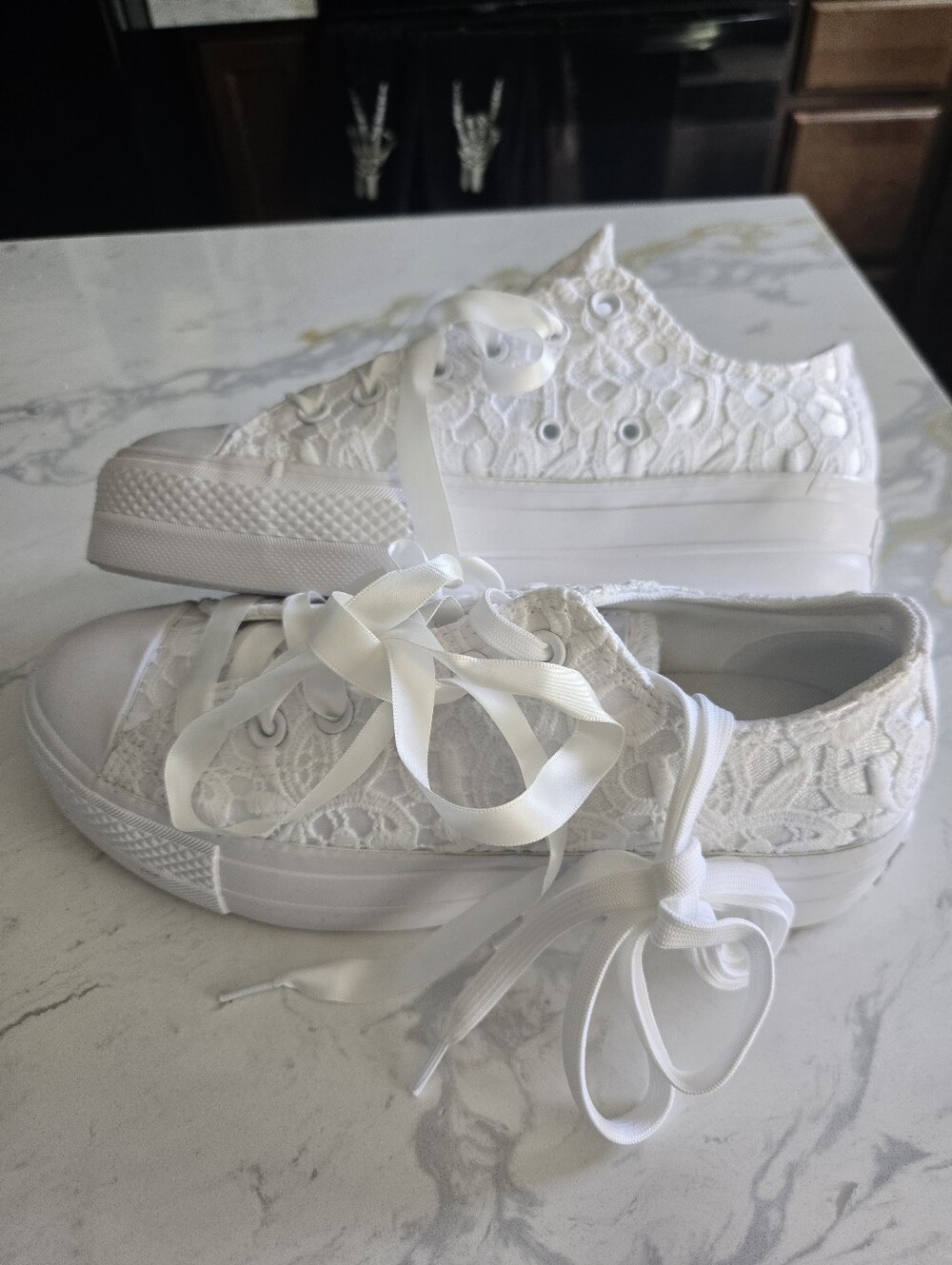 NWOT! Converse Women's White Lace Ribbon Platform Sneakers. Size 8 - Picture 5 of 7